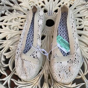 Joe Boxer crotchet shoes sz. 9.5 NWT